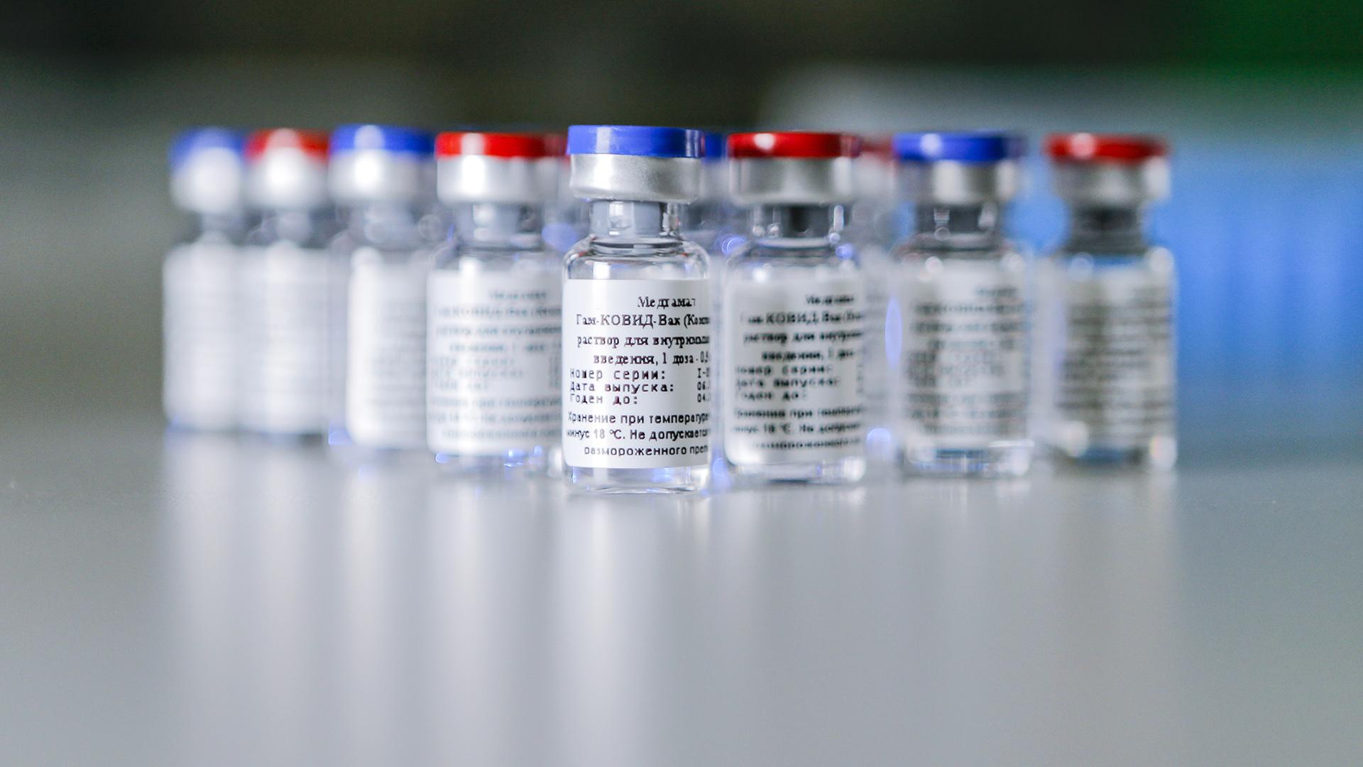 Фейк: «Все вакцины против COVID-19 одинаковы по составу» - StopFake!